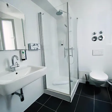 Victoria City And Koe Apartments 4*