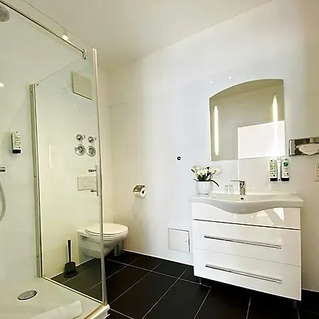 Victoria And Koe Aparthotel 4*