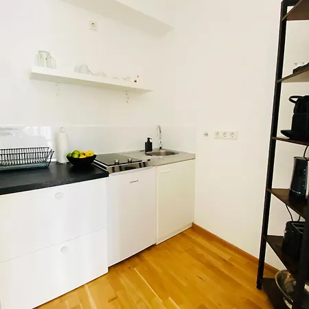 Victoria Apartments Aparthotel 3*